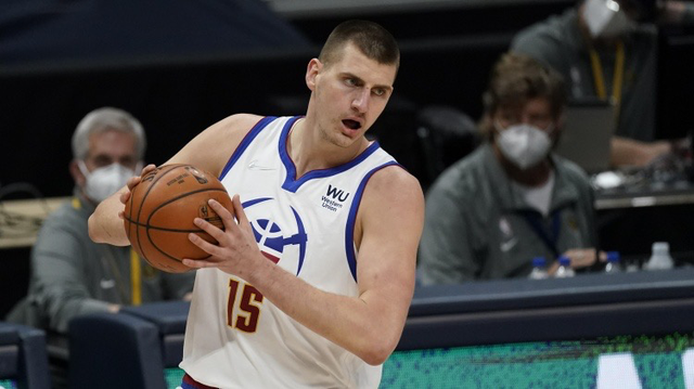  约基奇全能数据领跑MVP榜掘金登顶西部  